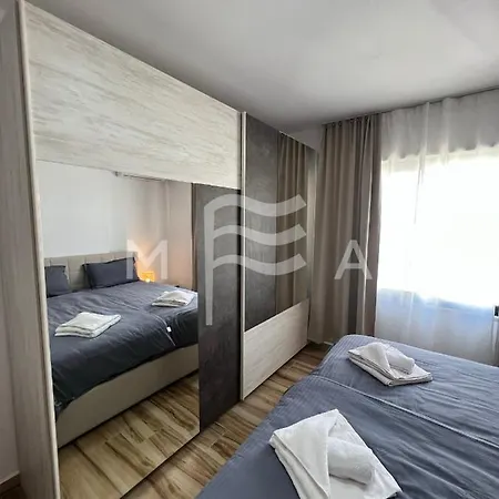 Los Locos 710 Apartment Durres